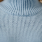 Maglione di Cotone a Collo Alto in Azzurro Cielo