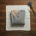 Kasjmier vest met ronde hals en knopen