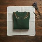 Kasjmier vest met ronde hals en geborduurde halslijn