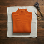 Rollkragenpullover aus Kaschmir mit gestreiftem Bündchen